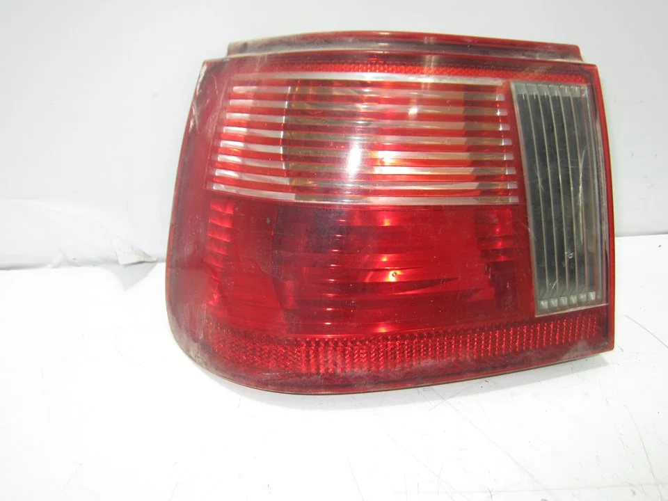 Foto de PILOTO TRASERO IZQUIERDO SEAT IBIZA (6K1) 1.4 (60 CV / 44 KW) referencia 6K6945257C