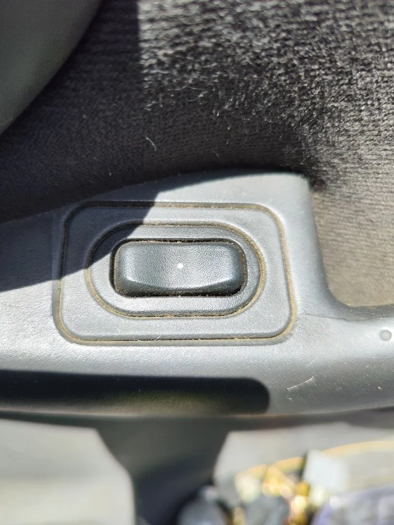 Foto de MANDO ELEVALUNAS DELANTERO DERECHO OPEL COMBO (CORSA C) 1.3 16V CDTI CAT (Z 13 DT / LN9) (69 CV / 51 KW)