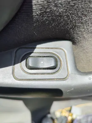 Foto de MANDO ELEVALUNAS DELANTERO DERECHO OPEL COMBO (CORSA C) 1.3 16V CDTI CAT (Z 13 DT / LN9) (69 CV / 51 KW)