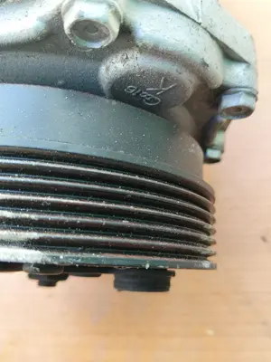 Foto de COMPRESOR AIRE ACONDICIONADO VOLKSWAGEN GOLF IV BERLINA (1J1)(10.1997) 1.9 TDI (131 CV / 96 KW) referencia 1J0820803K foto 5