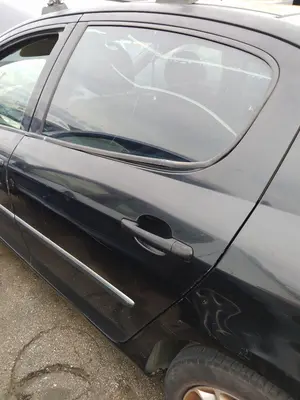 Foto de PUERTA TRASERA IZQUIERDA PEUGEOT 407 2.0 16V HDi FAP CAT (RHR / DW10BTED4) (136 CV / 100 KW) foto 2