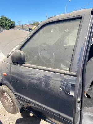 Foto de PUERTA DELANTERA IZQUIERDA NISSAN SERENA (C23M) 2.3 Diesel (75 CV / 55 KW)