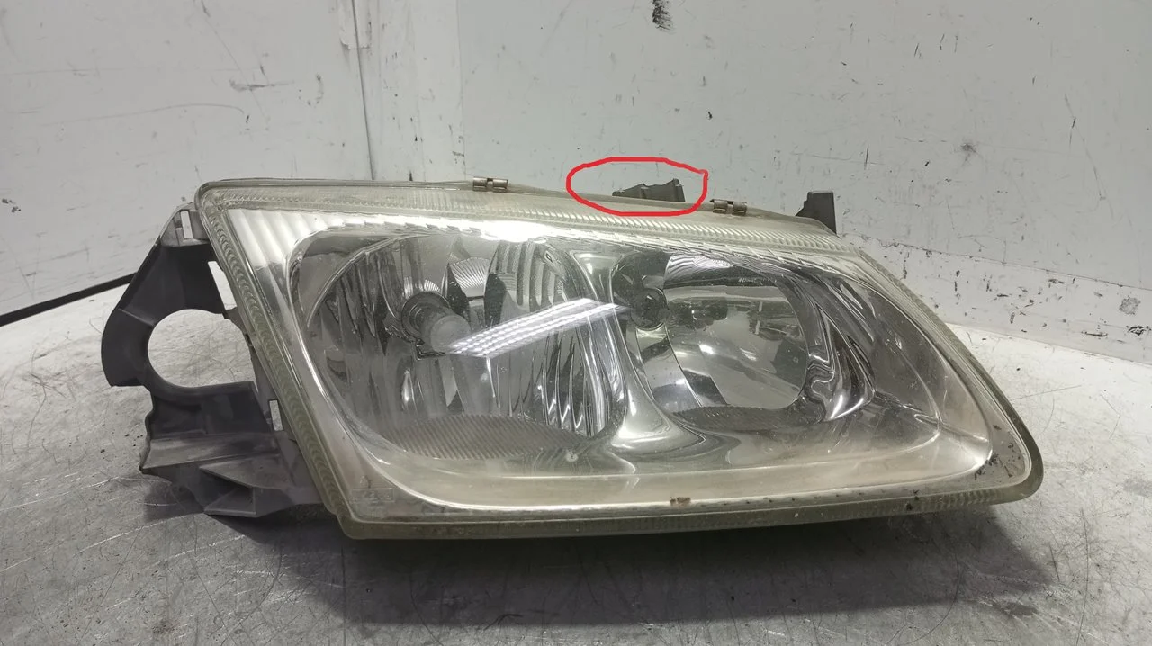 Foto de FARO ANTINIEBLA DERECHO NISSAN ALMERA (N16/E) 2.2 16V Turbodiesel CAT (110 CV / 81 KW) referencia 89003330