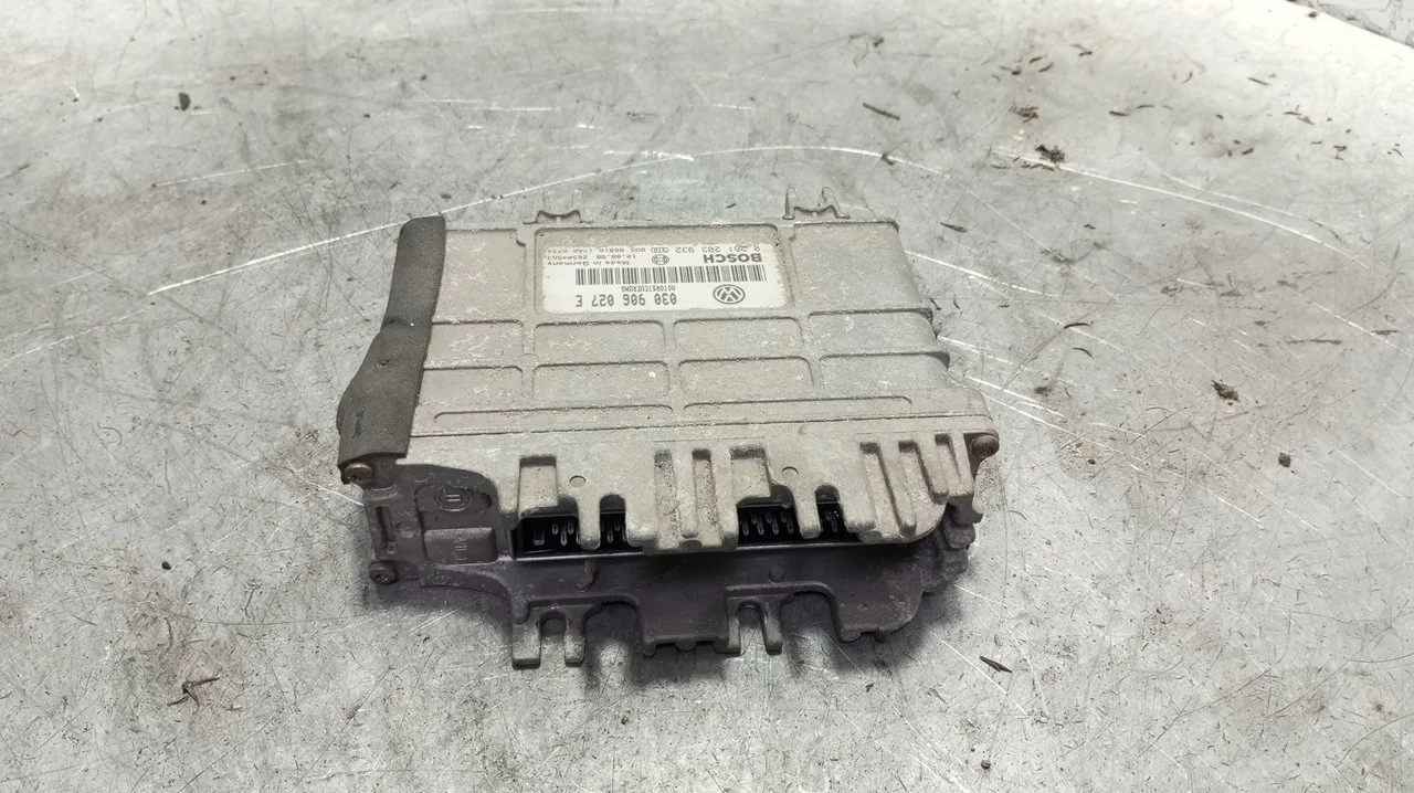 Foto de CENTRALITA MOTOR UCE VOLKSWAGEN POLO III (6N1) 1.0 (50 CV / 37 KW) referencia 030997027E