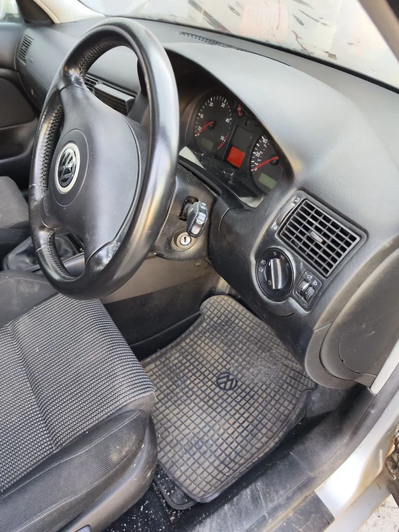 Foto de SALPICADERO VOLKSWAGEN GOLF IV BERLINA (1J1)(10.1997) 1.9 TDI (131 CV / 96 KW)