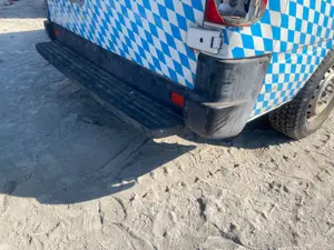 Foto de PARAGOLPES TRASERO VOLKSWAGEN LT FURGÓN/COMBI 2.5 TDI (109 CV / 80 KW) foto 3