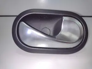 Foto de MANETA INTERIOR DELANTERA DERECHA RENAULT TWINGO III 1.0 SCe (71 CV / 52 KW) referencia 21029 foto 4