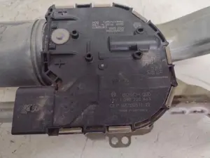 Foto de MOTOR LIMPIA DELANTERO VOLKSWAGEN GOLF VII (5G1/BE1) 2.0 TDI (184 CV / 135 KW) referencia 5G1955119A foto 6