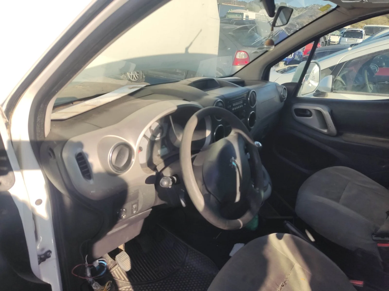 Foto de SALPICADERO PEUGEOT PARTNER TEPEE 1.6 16V HDi CAT (9HT / DV6BTED4) (75 CV / 55 KW) referencia 16800197ZD