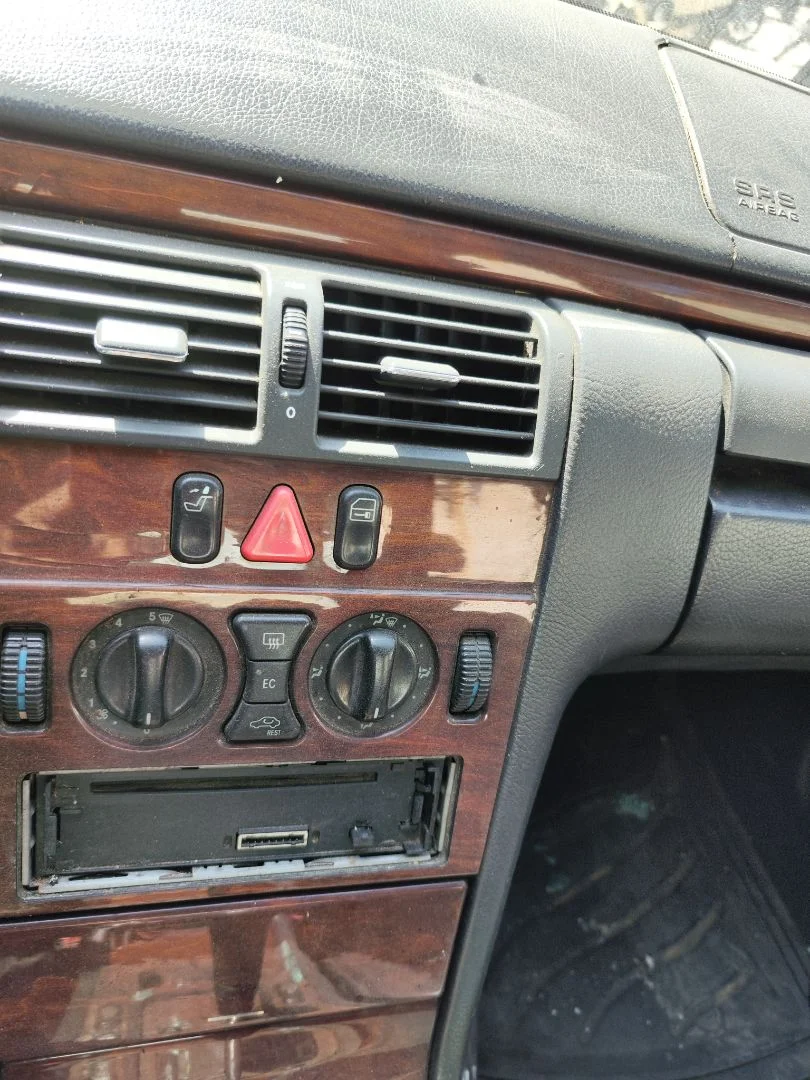 Foto de WARNING MERCEDES-BENZ CLASE E (BM 210) BERLINA 2.2 CDI CAT (143 CV / 105 KW)
