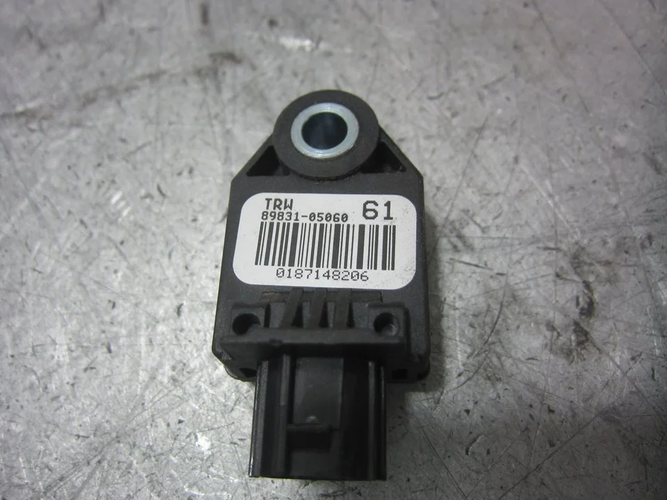 Foto de SENSOR DE IMPACTO TOYOTA AVENSIS CROSS SPORT (T27) 1.8 16V CAT (147 CV / 108 KW) referencia 8983105060