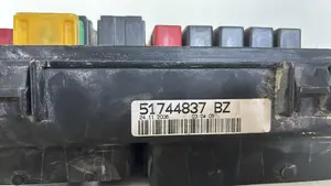 Foto de CAJA RELES / FUSIBLES FIAT GRANDE PUNTO (199) 1.4 16V Turbo (120 CV / 88 KW) foto 2