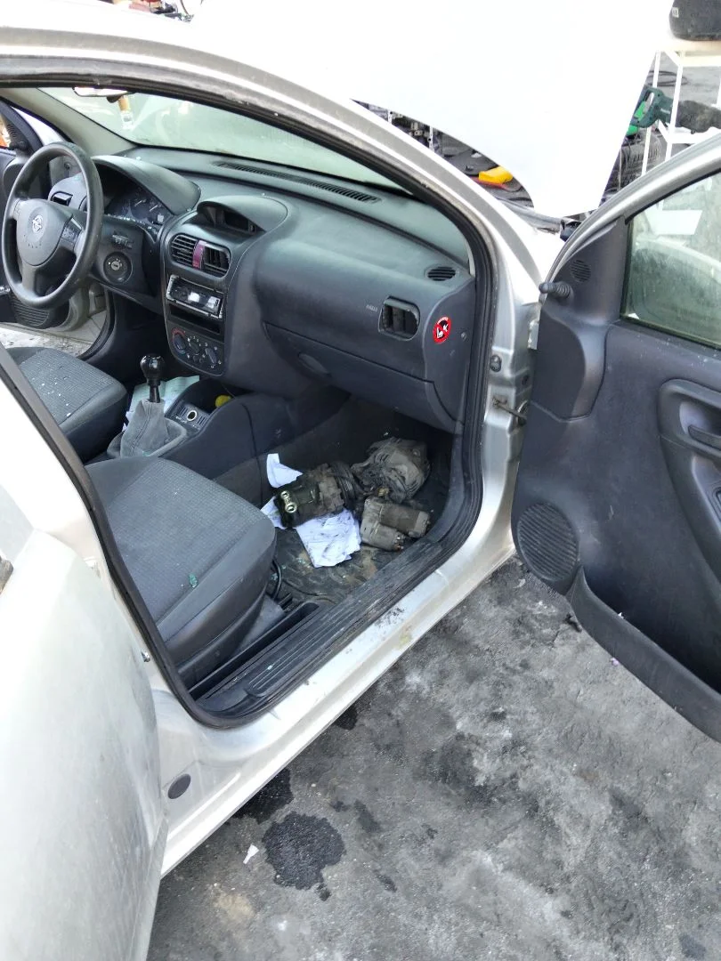 Foto de GOMAS CONTORNO PUERTA OPEL CORSA C 1.2 16V CAT (Z 12 XE / LW4) (75 CV / 55 KW)
