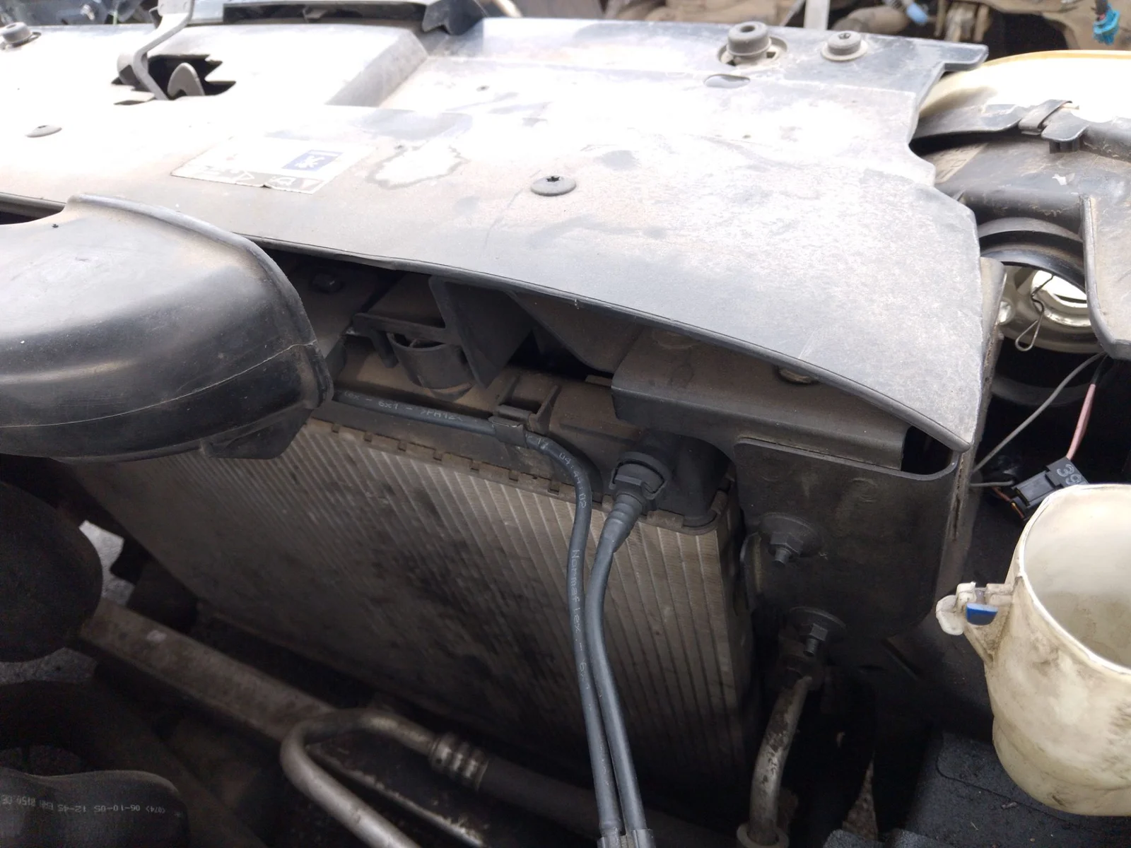Foto de CONDENSADOR / RADIADOR AIRE ACONDICIONADO PEUGEOT 407 2.0 16V HDi FAP CAT (RHR / DW10BTED4) (136 CV / 100 KW)