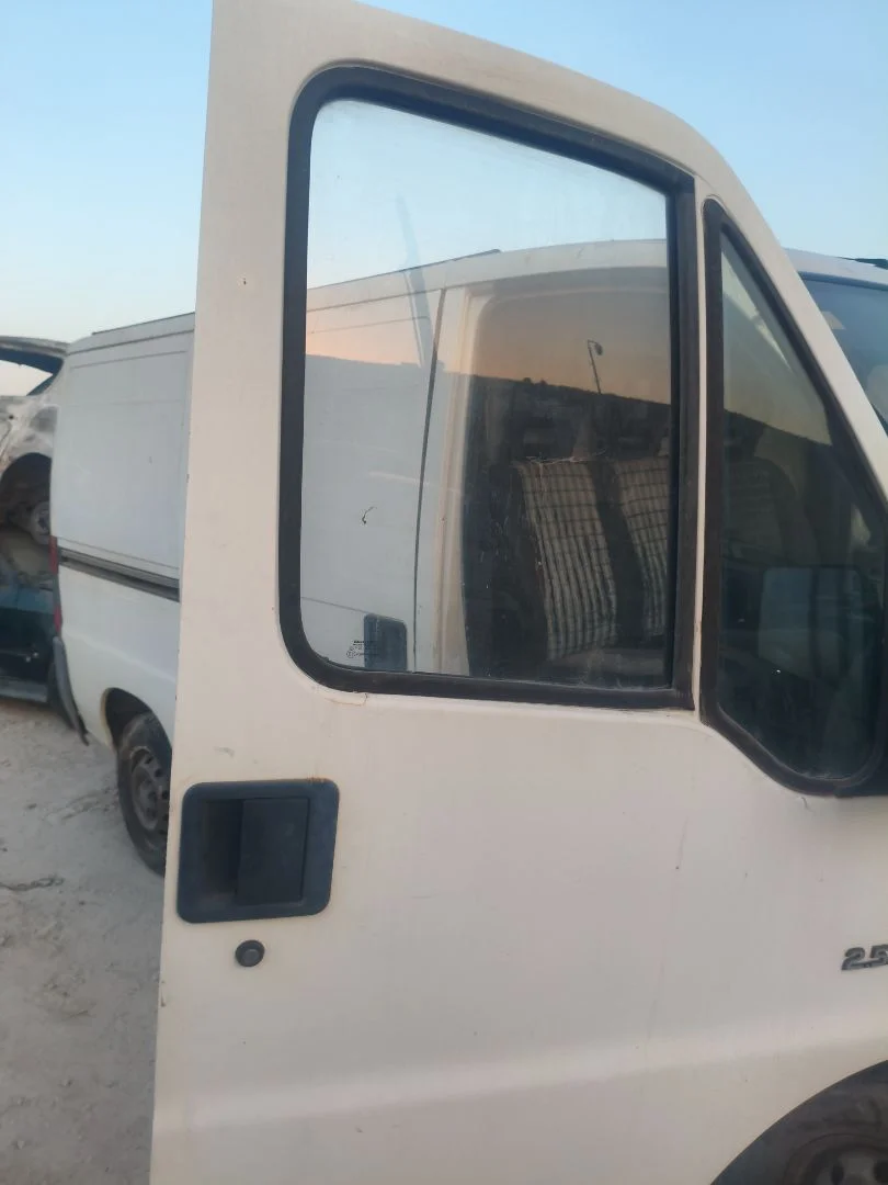Foto de LUNA DELANTERA DERECHA CITROEN JUMPER FURGÓN 2.5 Diesel (86 CV / 63 KW) referencia 920259