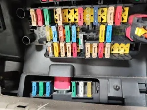 Foto de CAJA RELES / FUSIBLES CITROEN XSARA PICASSO 2.0 HDi CAT (RHY / DW10TD) (90 CV / 66 KW)