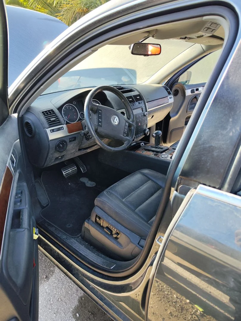 Foto de GOMAS CONTORNO PUERTA VOLKSWAGEN TOUAREG (7L6) 4.2 V8 32V FSI (350 CV / 257 KW)