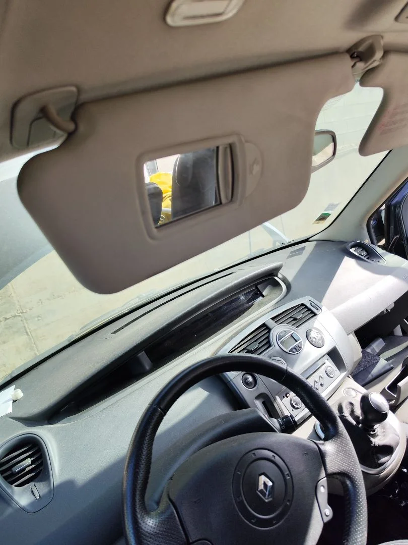 Foto de PARASOL IZQUIERDO RENAULT SCENIC II (JM) 1.5 dCi Diesel (106 CV / 78 KW)