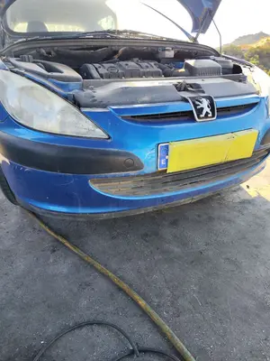 Foto de PARAGOLPES DELANTERO PEUGEOT 307 (S1)(04.2001) 1.6 16V CAT (109 CV / 80 KW) foto 3
