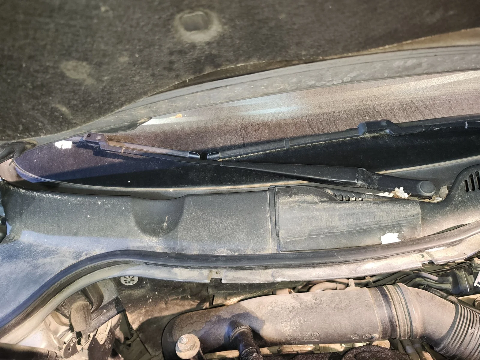 Foto de BRAZO LIMPIA DELANTERO DERECHO VOLKSWAGEN PASSAT BERLINA (3C2) 2.0 TDI (140 CV / 103 KW) referencia 3C1955410B