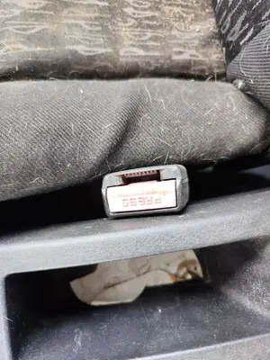 Foto de ENGANCHE CINTURON DELANTERO DERECHO PEUGEOT 307 (S1)(04.2001) 1.6 16V CAT (109 CV / 80 KW)