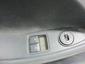 Foto de MANDO ELEVALUNAS DELANTERO IZQUIERDO HYUNDAI I20 (GB) 1.2 16V CAT (84 CV / 62 KW) referencia 93570C8041
