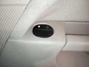 Foto de MANDO ELEVALUNAS DELANTERO DERECHO FORD FIESTA (CBK) 1.25 16V CAT (69 CV / 51 KW)