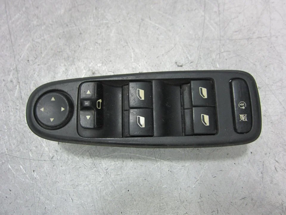 Foto de MANDO ELEVALUNAS DELANTERO IZQUIERDO CITROEN GRAND C4 PICASSO 1.6 16V HDi FAP (109 CV / 80 KW) referencia 96639382ZD