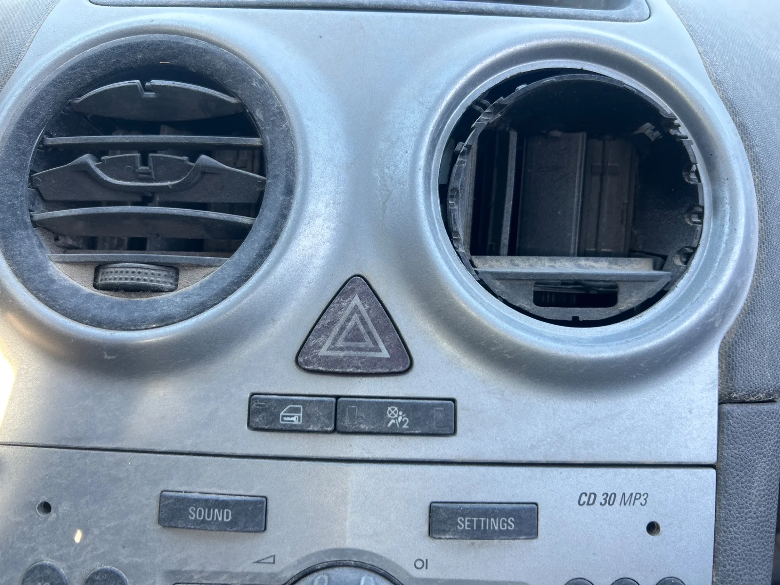 Foto de WARNING OPEL CORSA D 1.3 16V CDTI (75 CV / 55 KW)