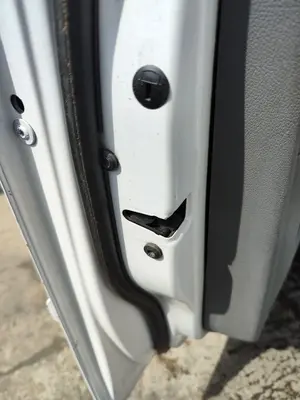 Foto de CERRADURA PUERTA DELANTERA IZQUIERDA VOLKSWAGEN CADDY (2K)(02.2004) 1.9 TDI (BSU) (75 CV / 55 KW)