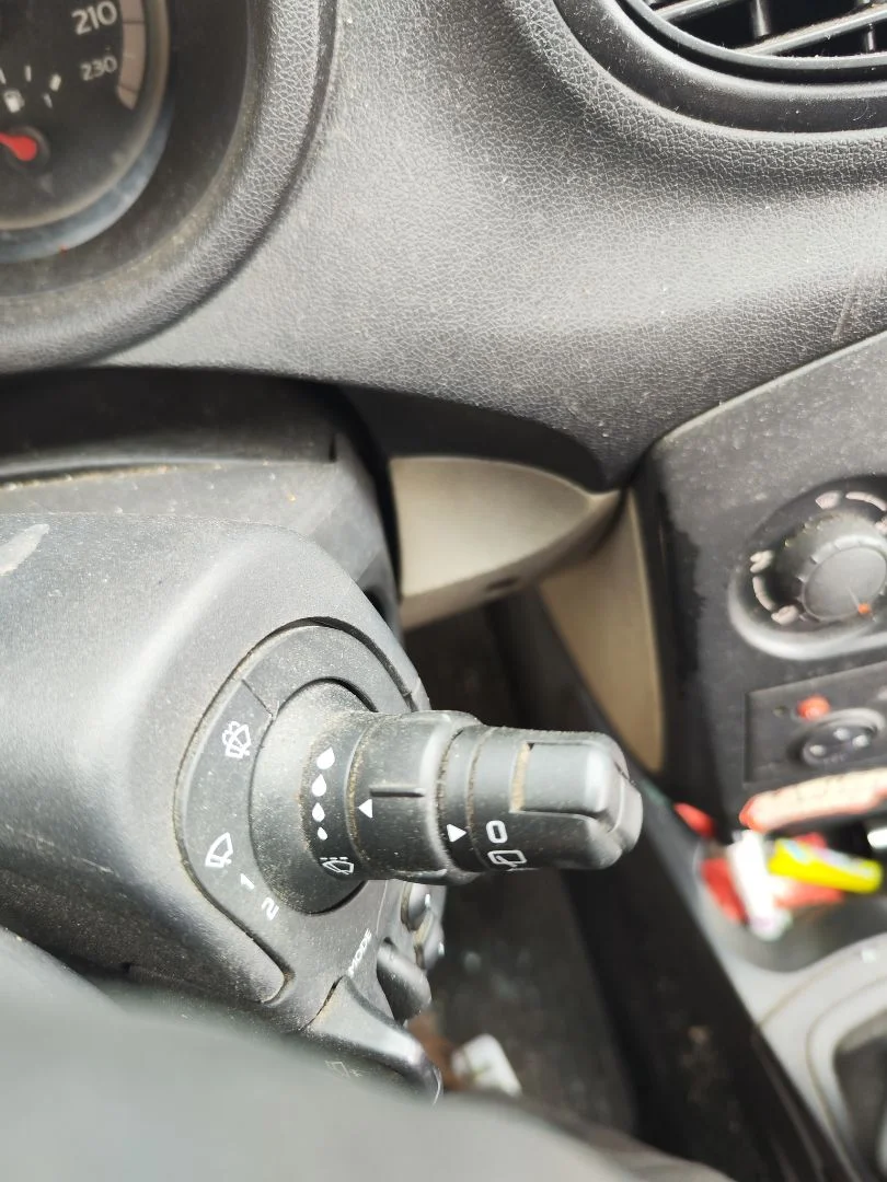 Foto de MANDO LIMPIA RENAULT CLIO III 1.5 dCi Diesel CAT (86 CV / 63 KW)