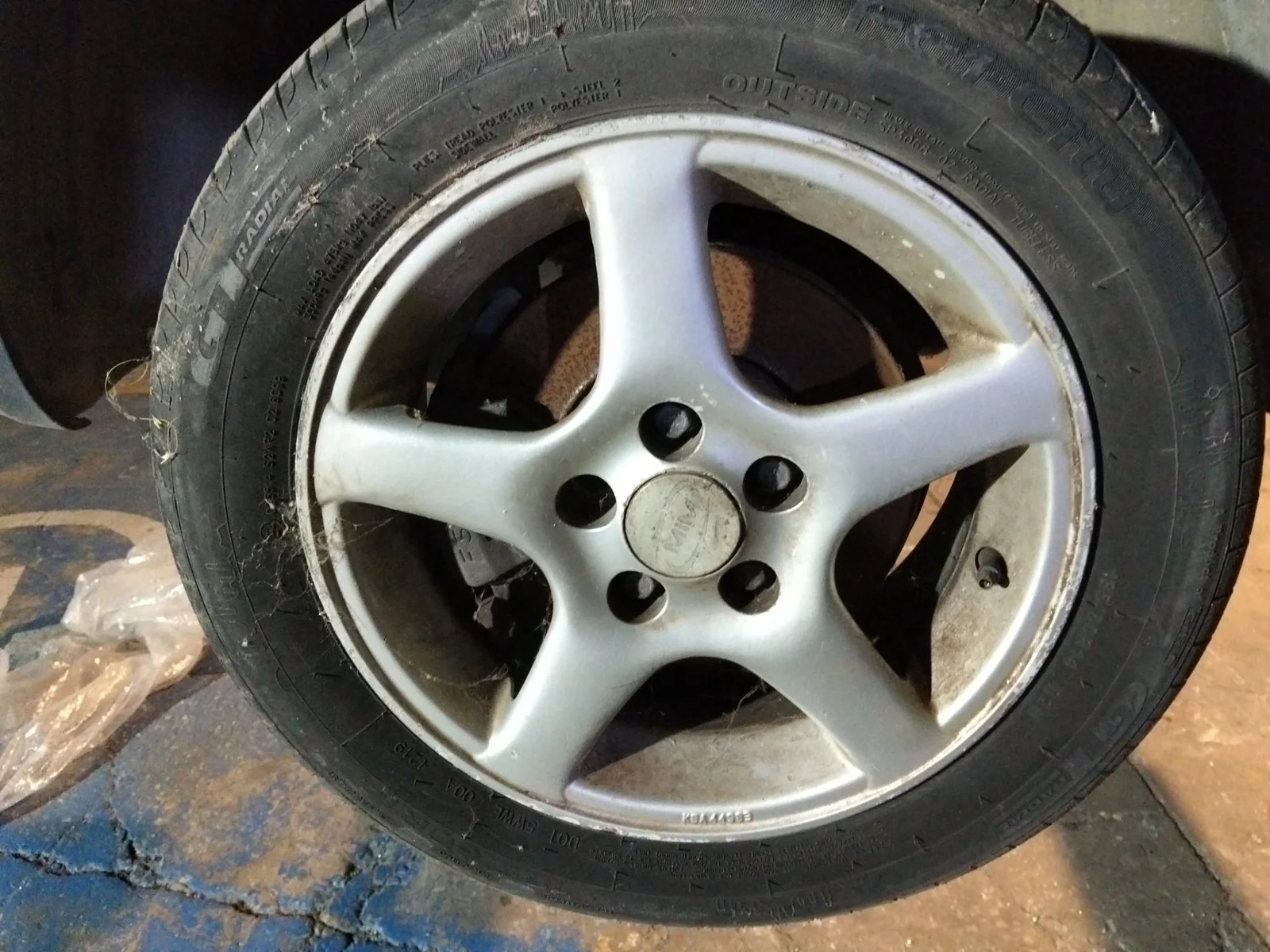 Foto de LLANTA VOLKSWAGEN POLO IV (9N1)