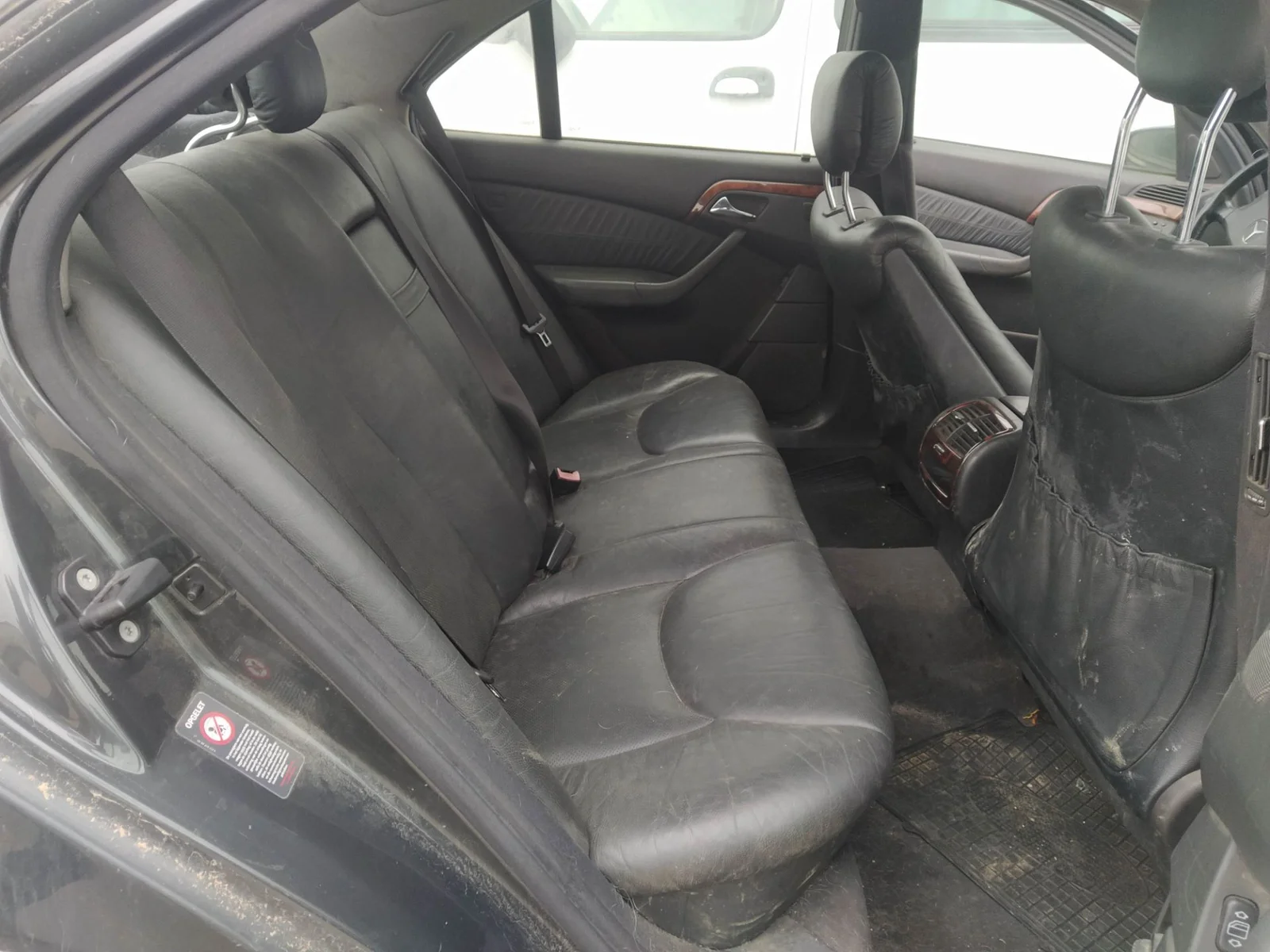 Foto de ENGANCHE CINTURON TRASERO IZQUIERDO MERCEDES-BENZ CLASE S (BM 220) BERLINA 3.2 CDI CAT (197 CV / 145 KW)