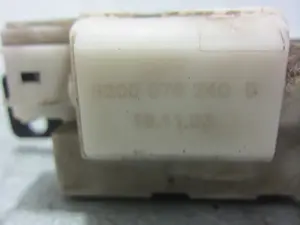 Foto de CERRADURA MALETERO / PORTON RENAULT SCENIC II (JM) referencia 8200076240 foto 3
