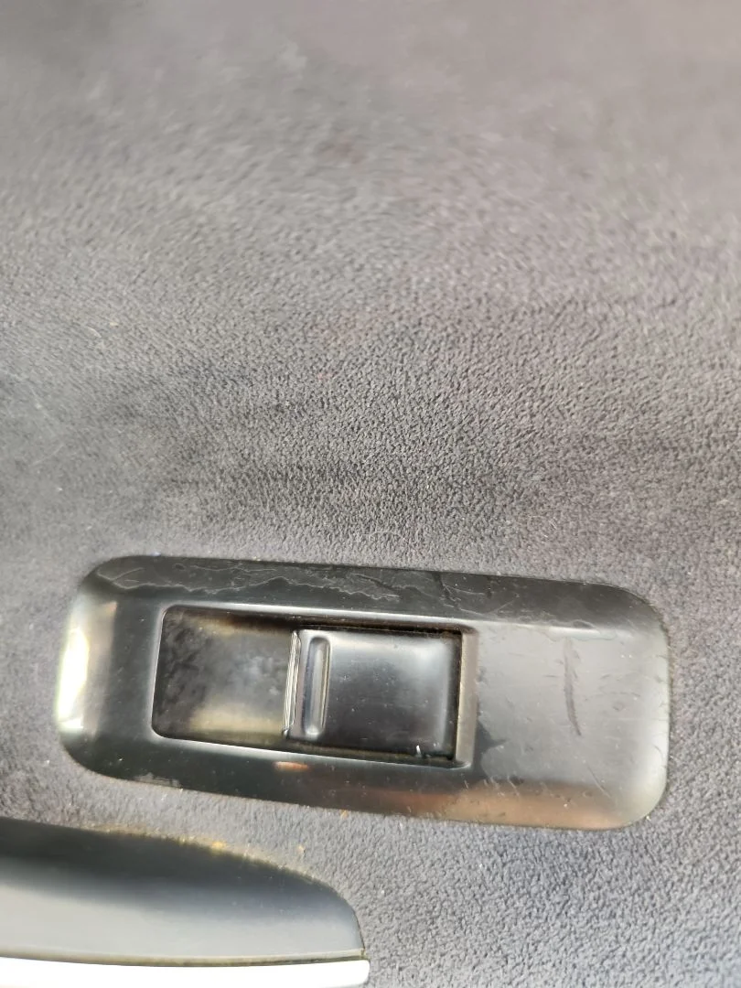 Foto de MANDO ELEVALUNAS TRASERO DERECHO NISSAN PRIMERA BERLINA (P12) 1.9 16V Turbodiesel CAT (120 CV / 88 KW)