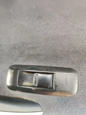 Foto de MANDO ELEVALUNAS TRASERO DERECHO NISSAN PRIMERA BERLINA (P12) 1.9 16V Turbodiesel CAT (120 CV / 88 KW)