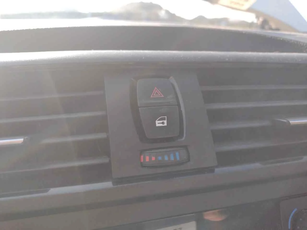 Foto de WARNING BMW SERIE 1 BERLINA 5P (F20) 2.0 Turbodiesel (116 CV / 85 KW) referencia 923178603