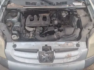 Foto de TRAVESAÑO SUPERIOR PEUGEOT PARTNER (S2) 1.9 Diesel (69 CV / 51 KW)