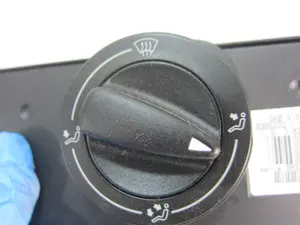 Foto de MANDO CALEFACCION / AIRE ACONDICIONADO SEAT IBIZA (6K1) 1.4 (60 CV / 44 KW) referencia 6K0819045C foto 4