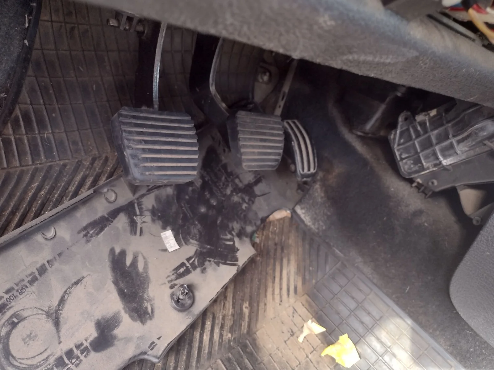 Foto de PEDAL EMBRAGUE PEUGEOT 206 1.9 Diesel (69 CV / 51 KW)