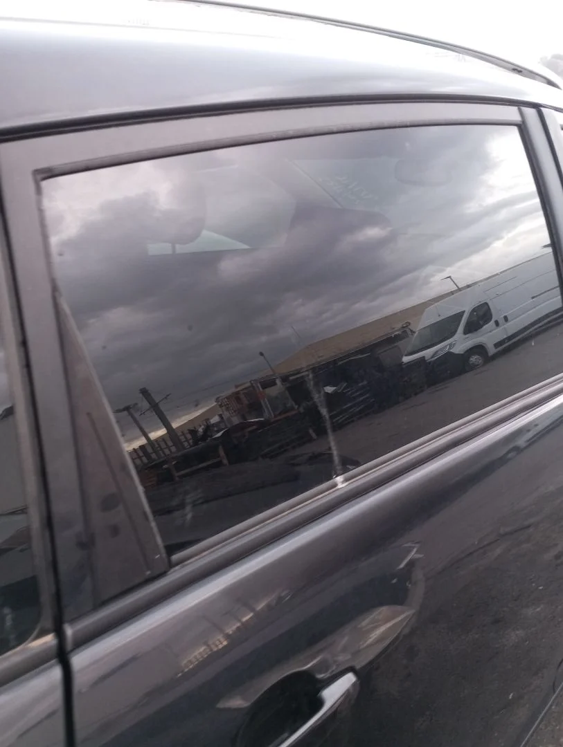 Foto de LUNA TRASERA DERECHA TOYOTA COROLLA VERSO (R1) 2.2 Turbodiesel CAT (136 CV / 100 KW)