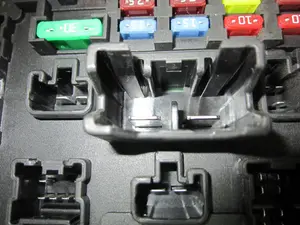 Foto de CAJA RELES / FUSIBLES MITSUBISHI ASX (GA0W) 1.6 CAT (117 CV / 86 KW) referencia 10R057749 foto 7
