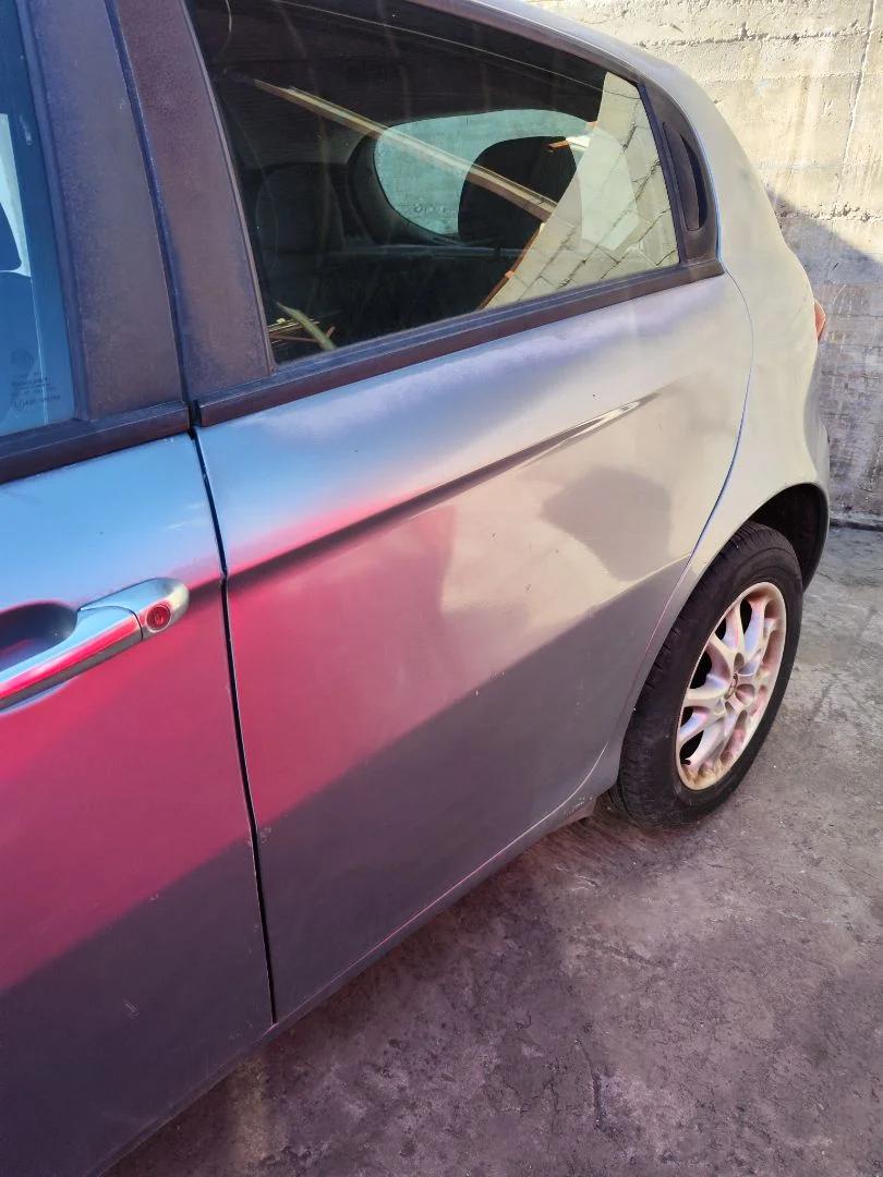 Foto de PUERTA TRASERA IZQUIERDA ALFA ROMEO 147 (190) 1.9 JTD CAT (110 CV / 81 KW)