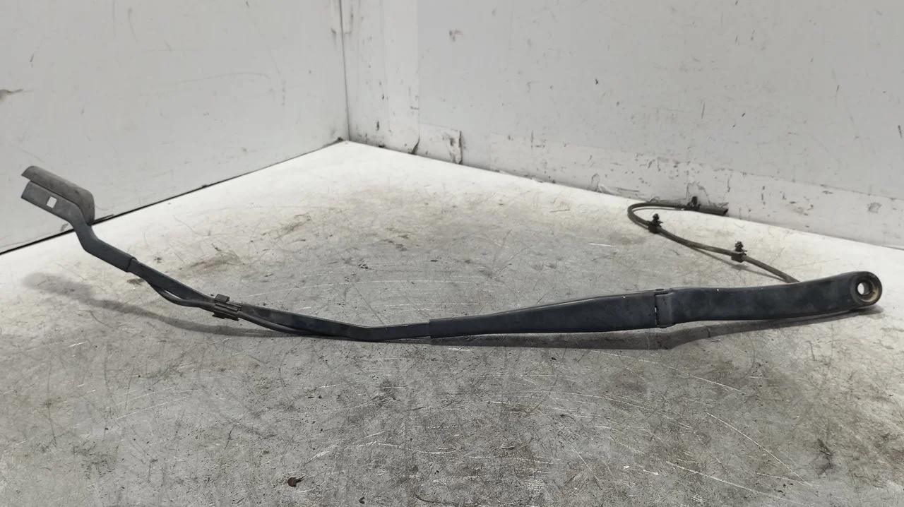 Foto de BRAZO LIMPIA DELANTERO DERECHO TESLA MODEL 3 eléctrico 258 kW (cont. 153 kW) (350 CV / 258 KW) referencia 1076729-00-C