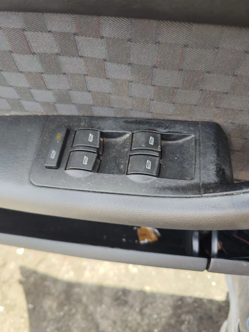 Foto de MANDO ELEVALUNAS DELANTERO IZQUIERDO AUDI A6 BERLINA (4B2) 2.5 V6 24V TDI (180 CV / 132 KW)