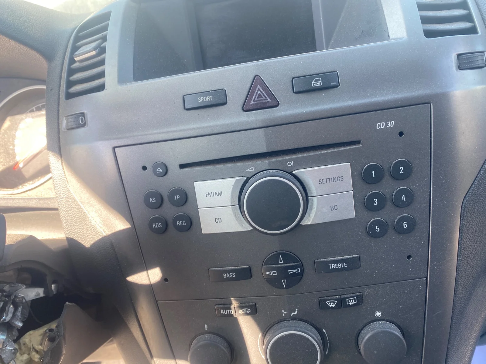 Foto de SISTEMA AUDIO / RADIO CD OPEL ZAFIRA B 1.9 CDTI (120 CV / 88 KW)
