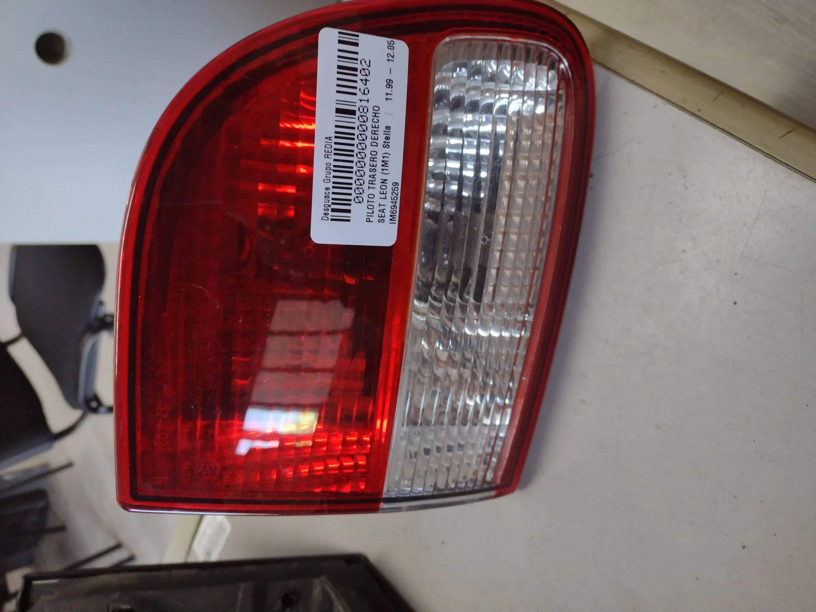Foto de PILOTO TRASERO DERECHO INTERIOR SEAT LEON (1M1) referencia 1M6945259