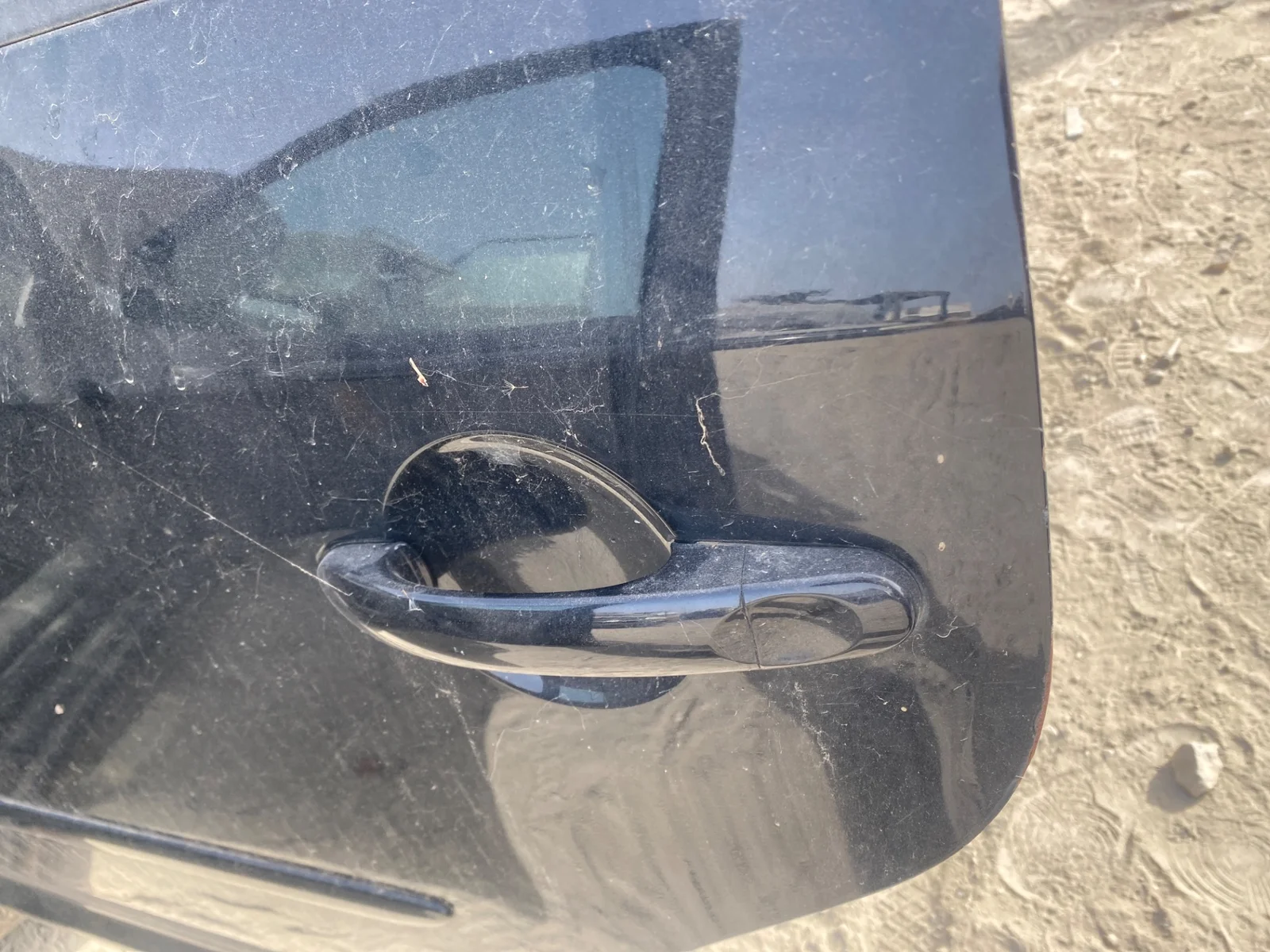 Foto de MANETA EXTERIOR TRASERA IZQUIERDA VOLKSWAGEN TOURAN (1T3) 1.6 TDI DPF (105 CV / 77 KW) referencia 7H0837205D GRU