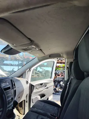 Foto de TECHO INTERIOR MERCEDES-BENZ VITO FURGÓN (447) 1.6 CDI CAT (114 CV / 84 KW)