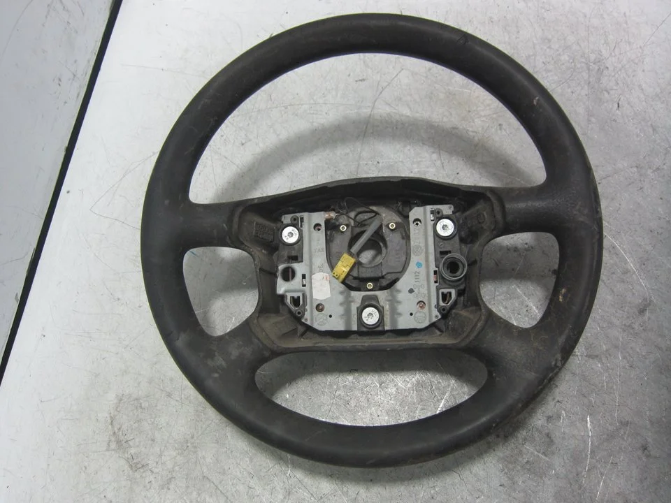 Foto de VOLANTE VOLKSWAGEN PASSAT BERLINA (3B3) 1.9 TDI (131 CV / 96 KW) referencia 3B0419891